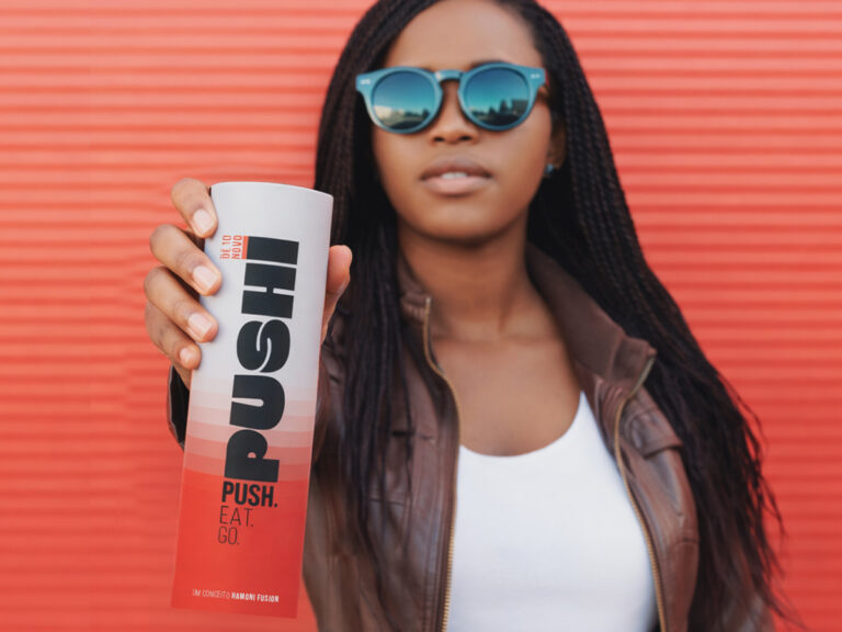 Branding e design de embalagem para a marca de sushi delivery Pushi - Nexus Design